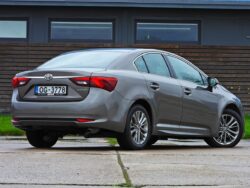 TOYOTA AVENSIS