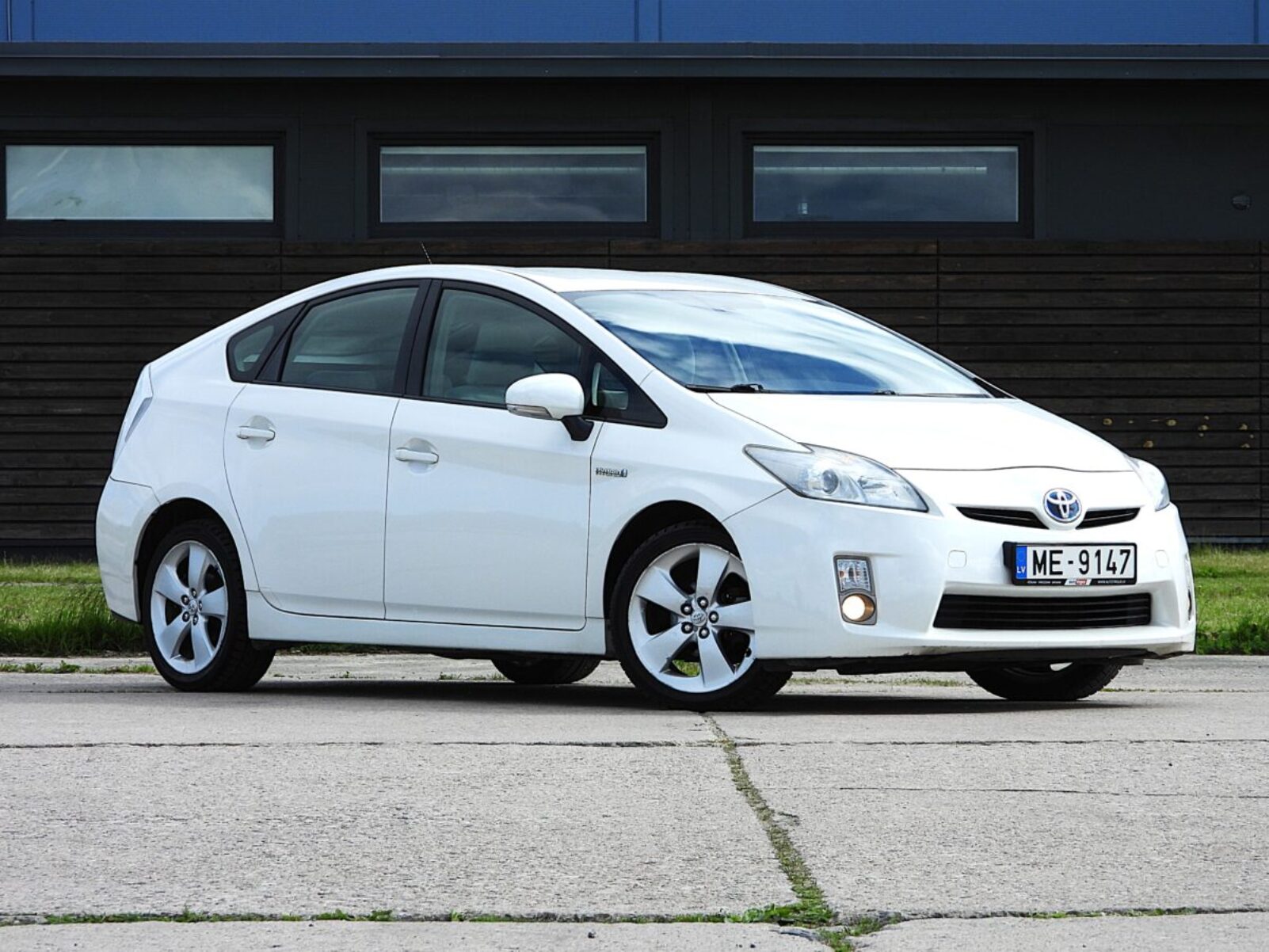TOYOTA PRIUS