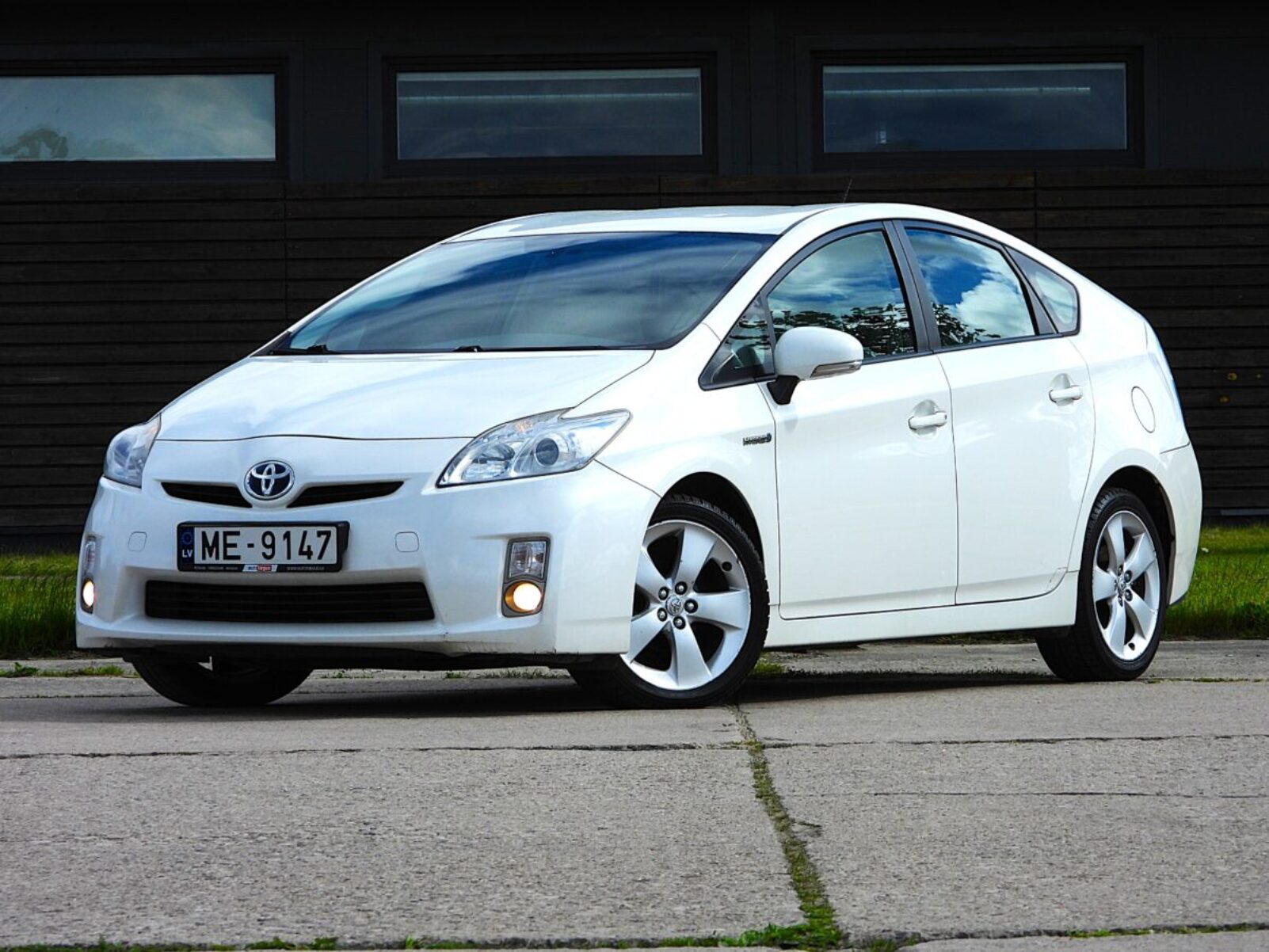 TOYOTA PRIUS