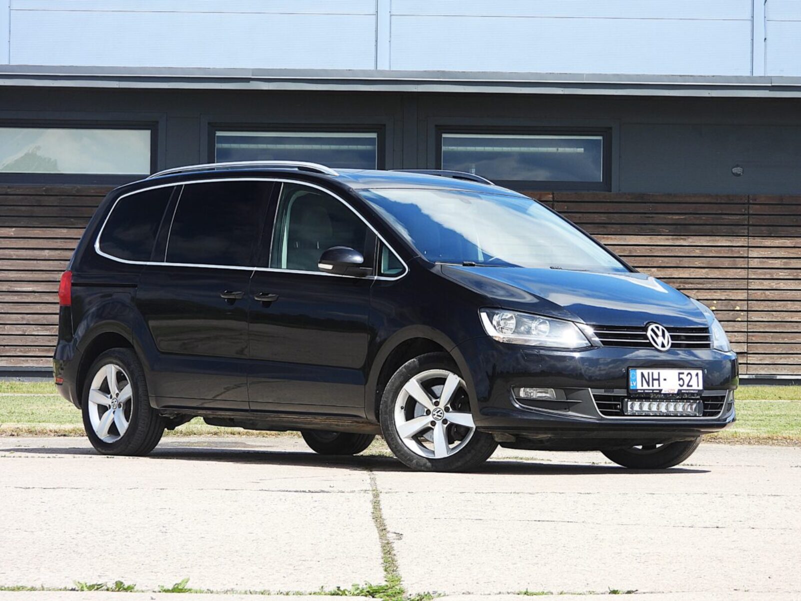 VW SHARAN