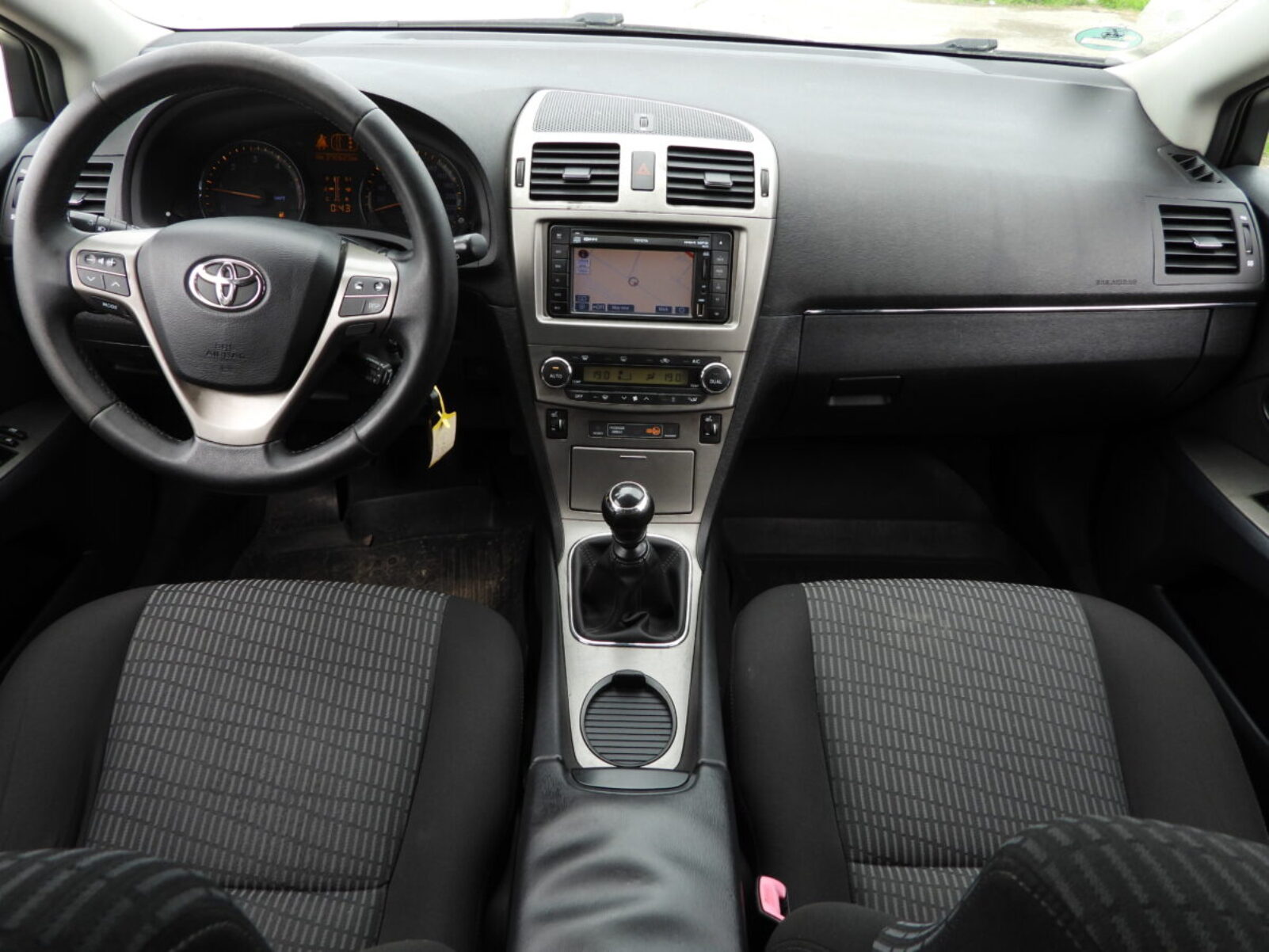 TOYOTA AVENSIS
