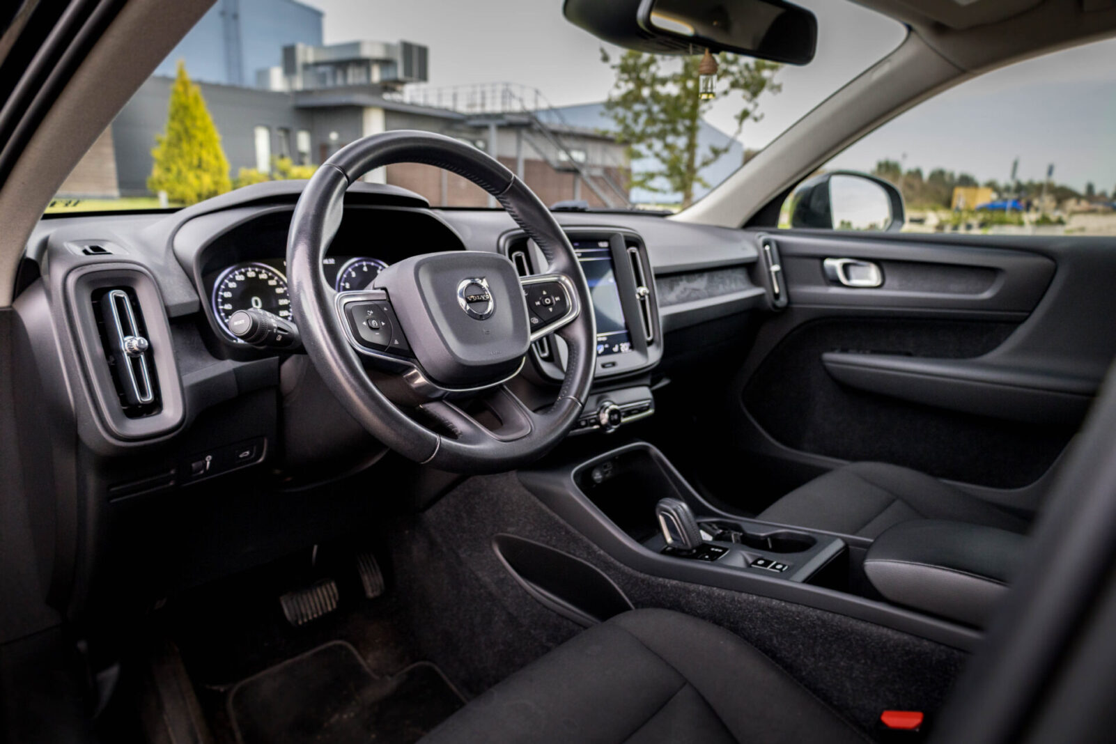 VOLVO XC40