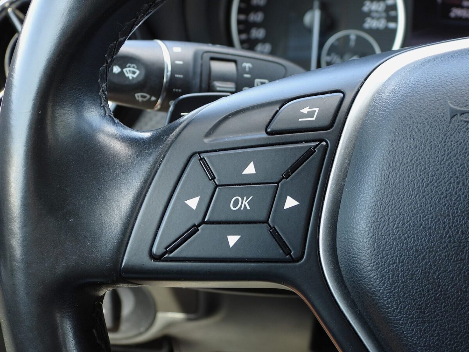 MERCEDES BENZ GLA 200