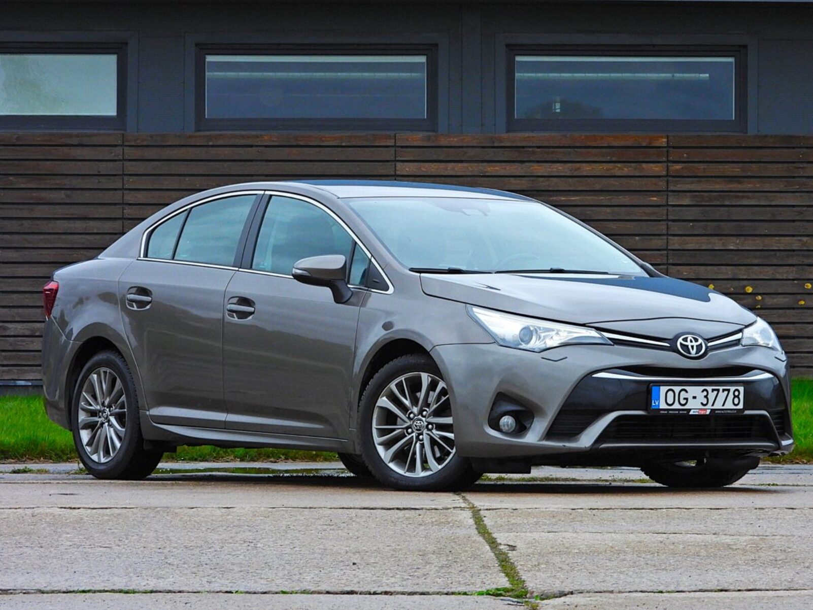 TOYOTA AVENSIS