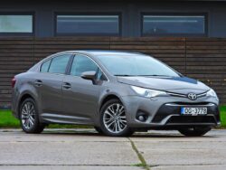TOYOTA AVENSIS