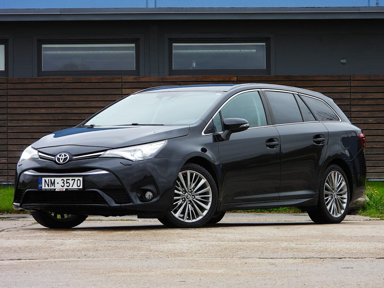 TOYOTA AVENSIS