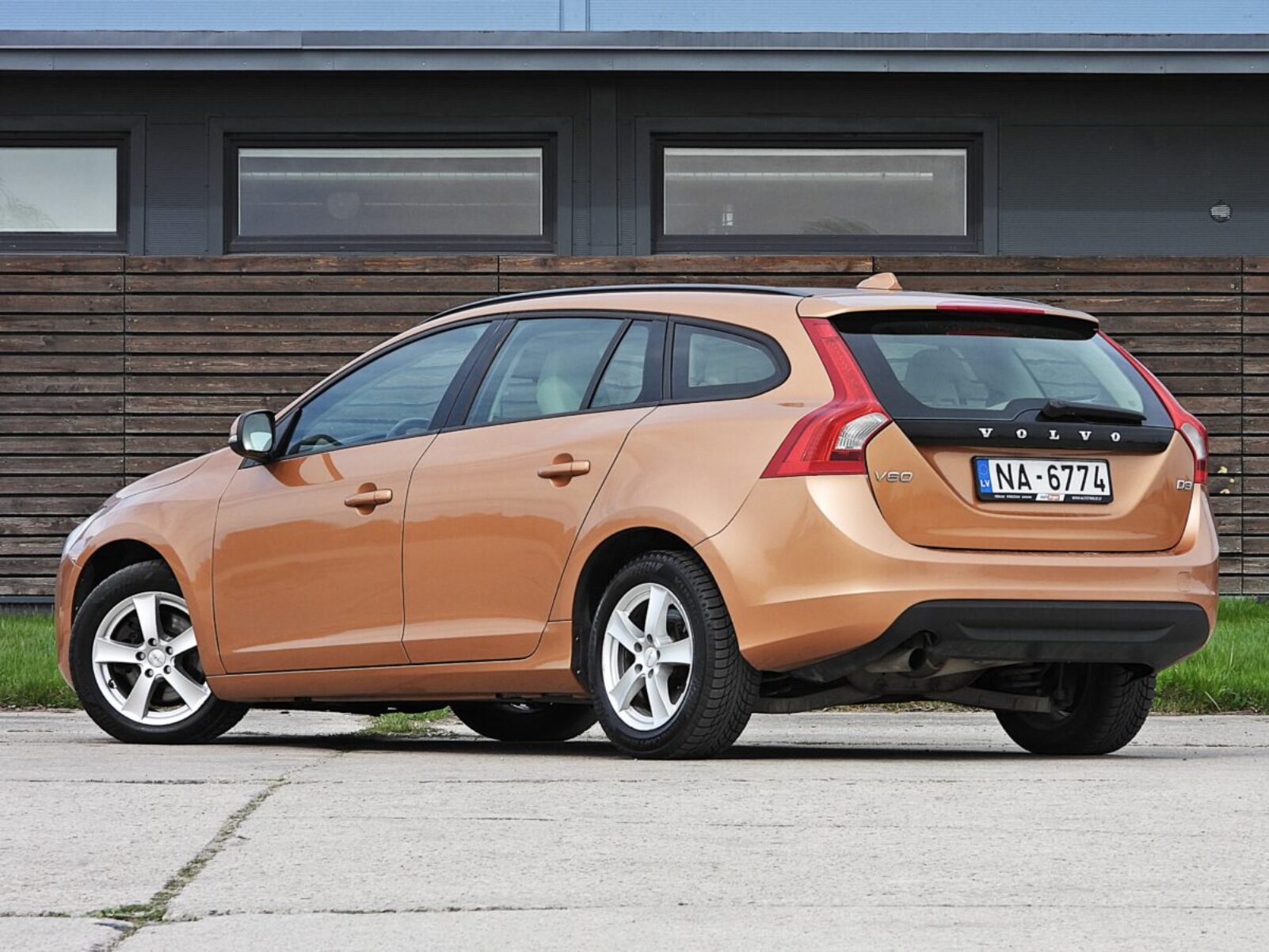 VOLVO V60