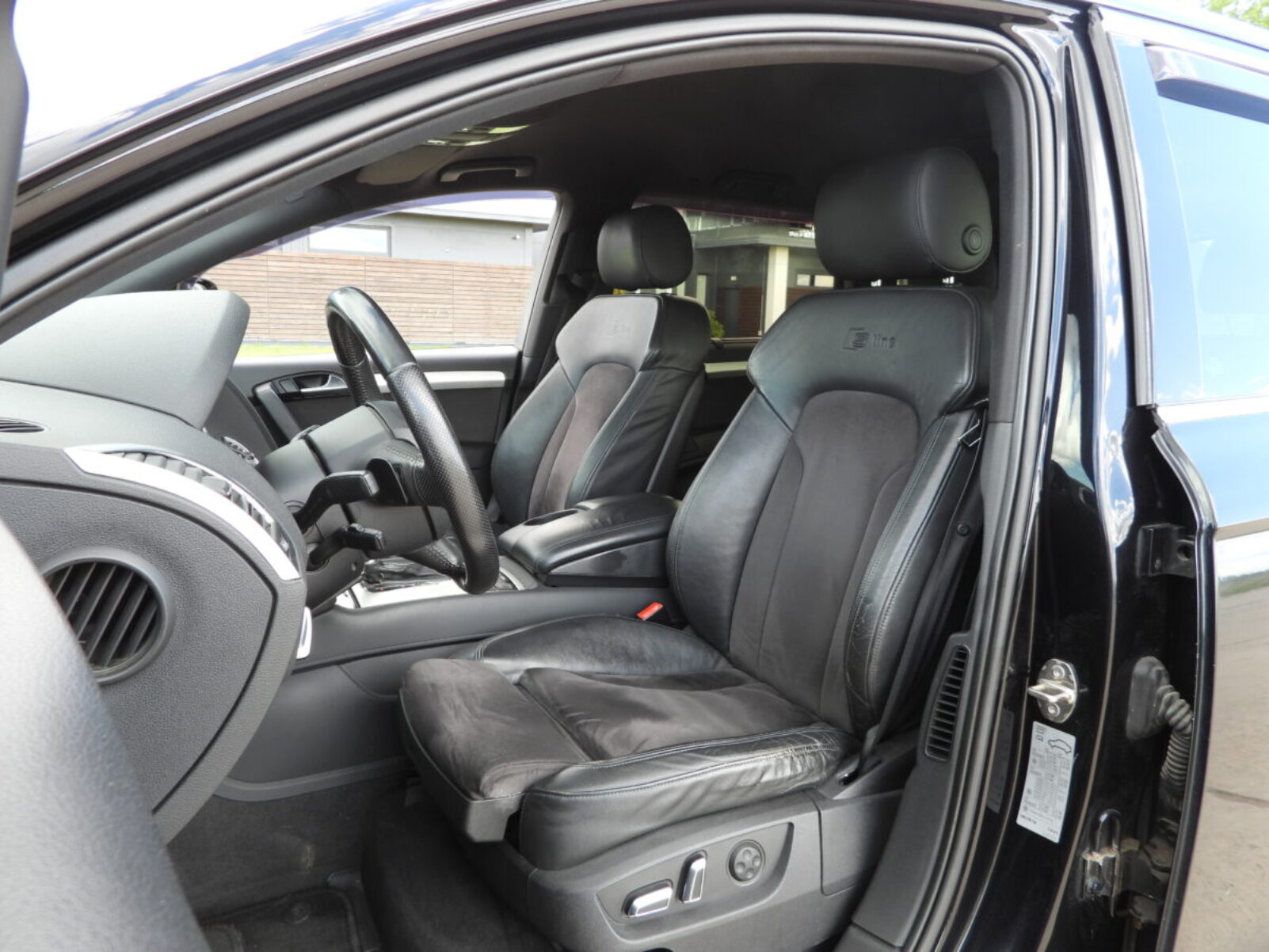 AUDI Q7 S-LINE