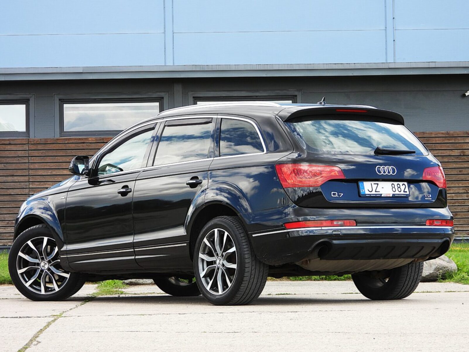 AUDI Q7 S-LINE