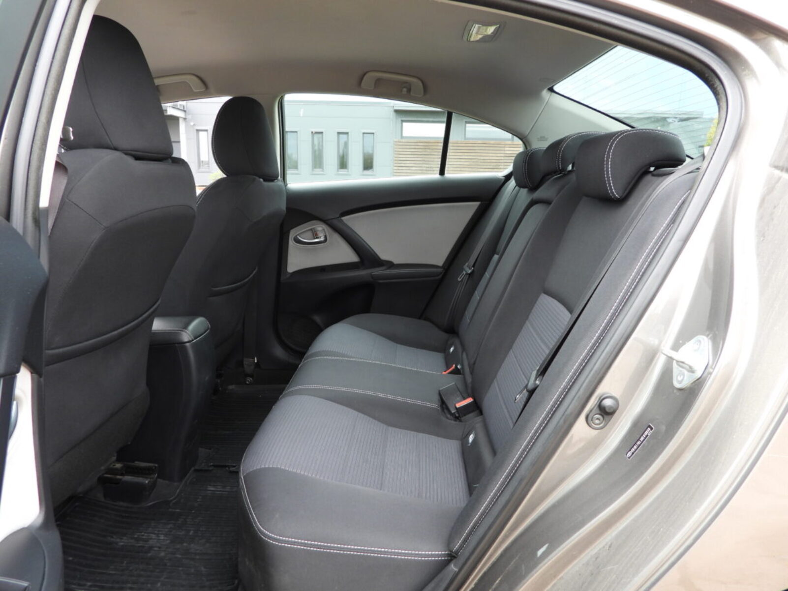 TOYOTA AVENSIS