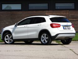 MERCEDES BENZ GLA 200