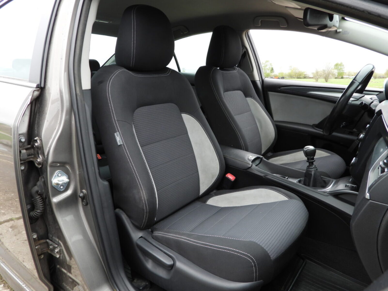 TOYOTA AVENSIS