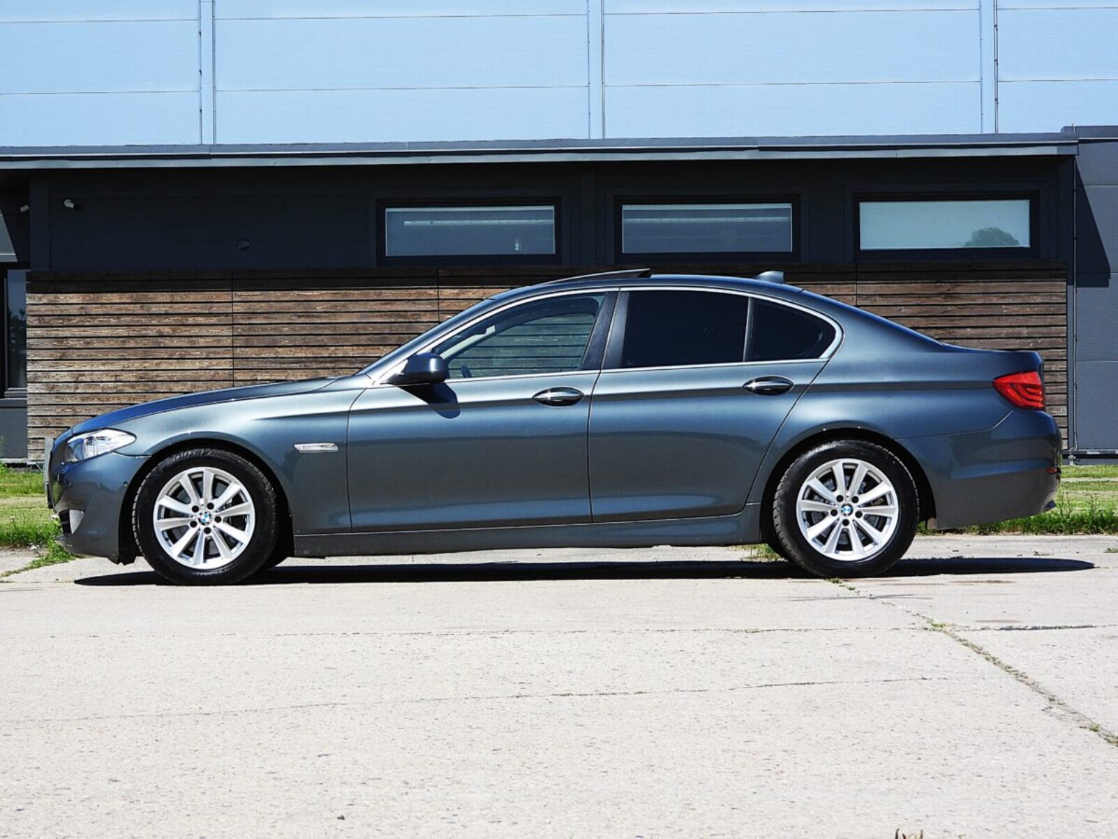 BMW 530