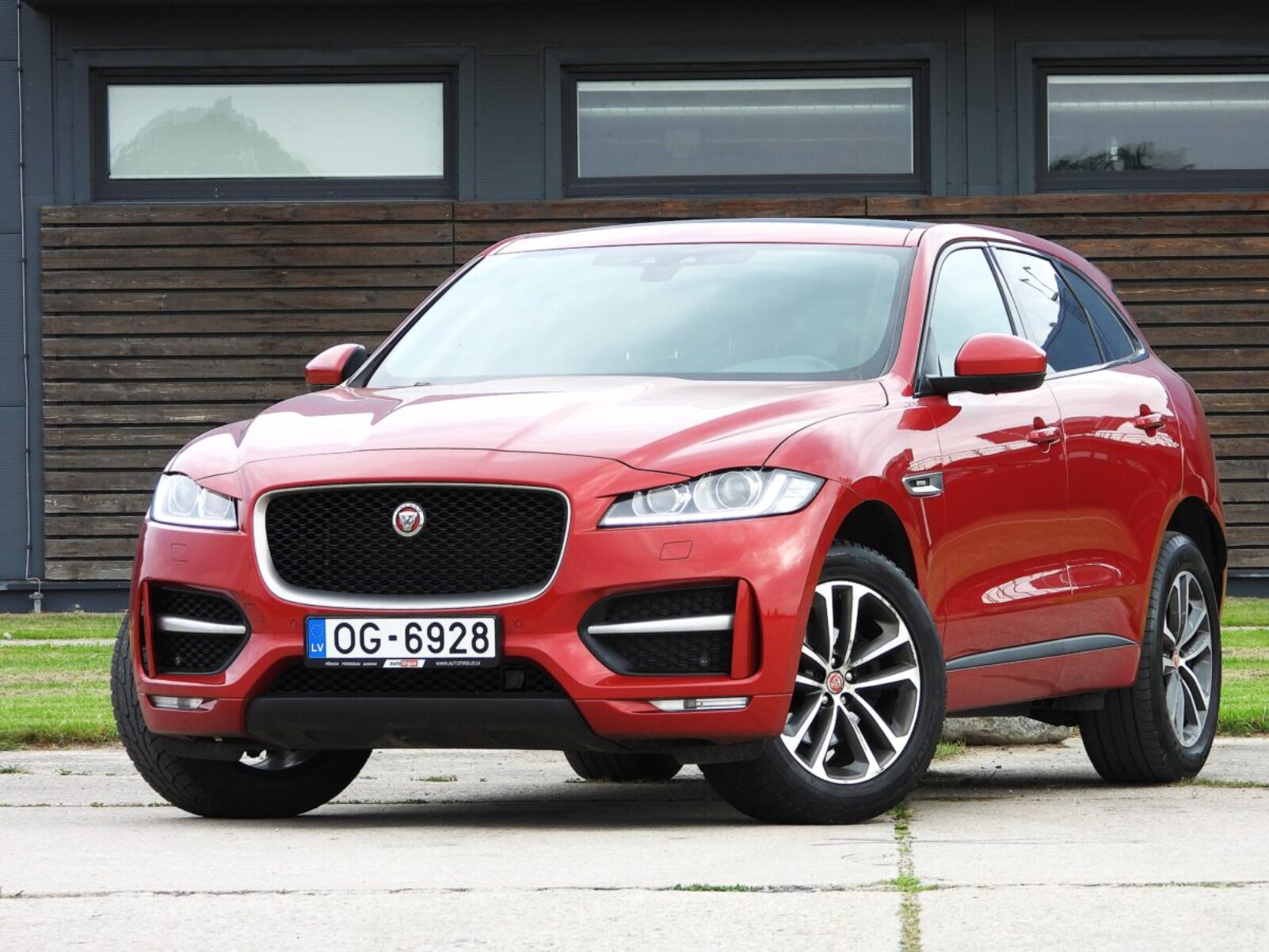 JAGUAR F-PACE