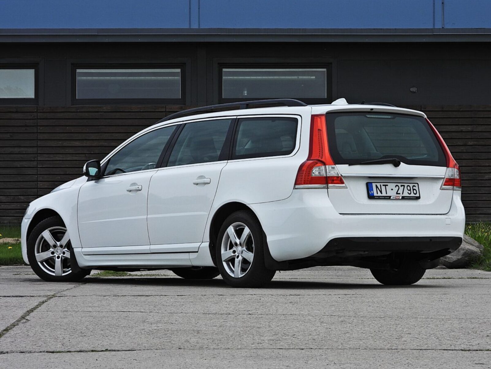 VOLVO V70