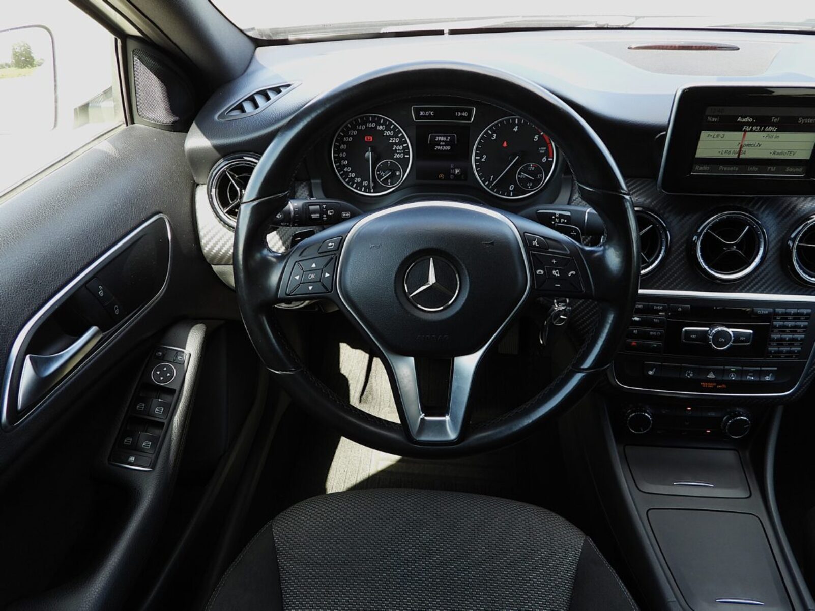 MERCEDES BENZ GLA 200