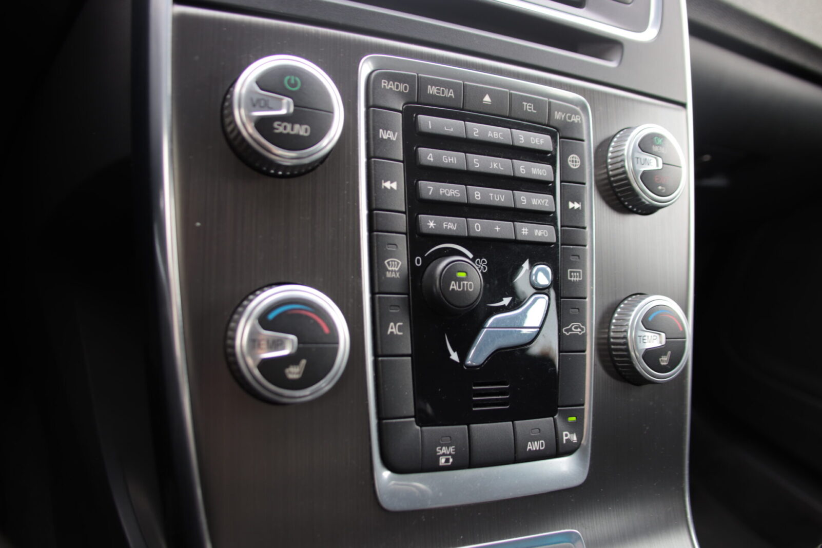 VOLVO V60 TWIN ENGINE