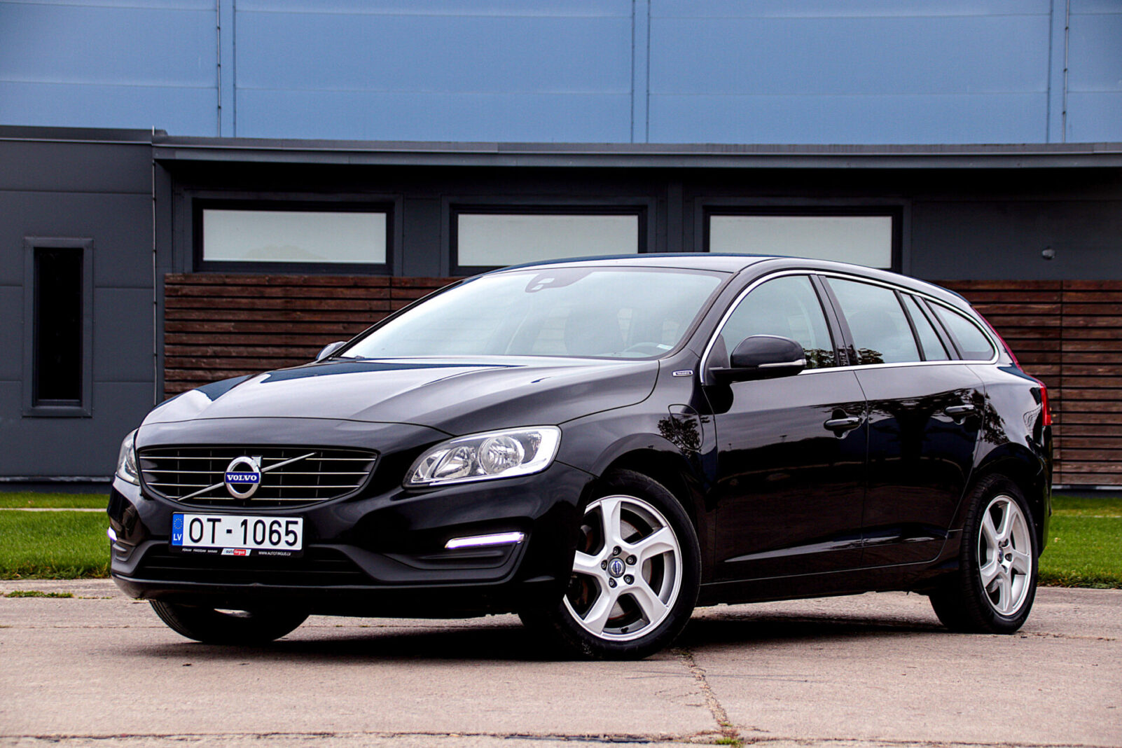 VOLVO V60 TWIN ENGINE