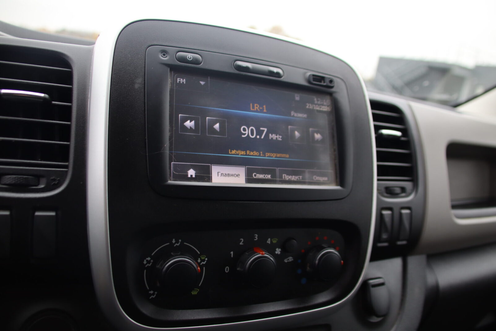 RENAULT TRAFIC