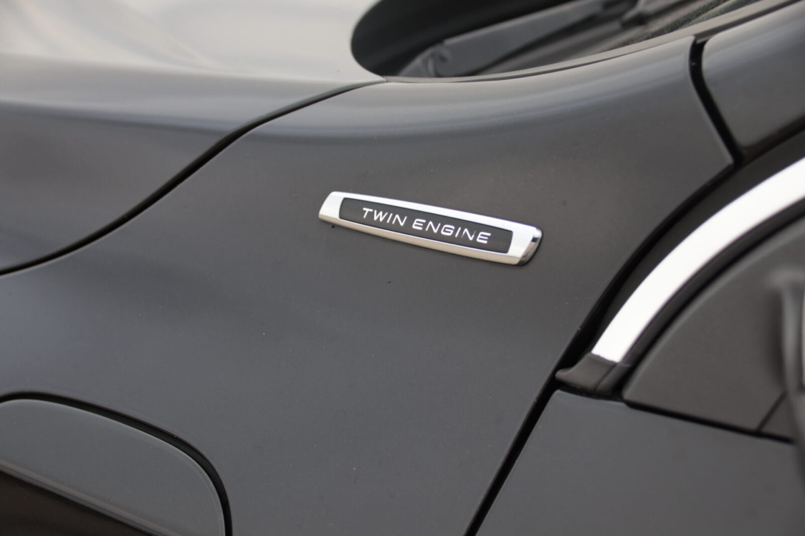 VOLVO V60 TWIN ENGINE