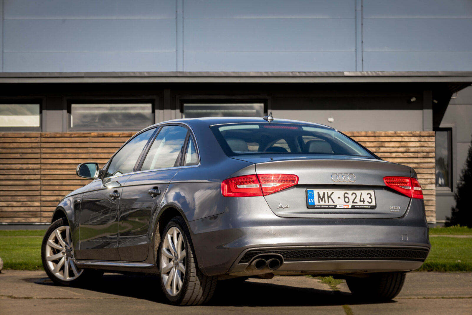 AUDI A4