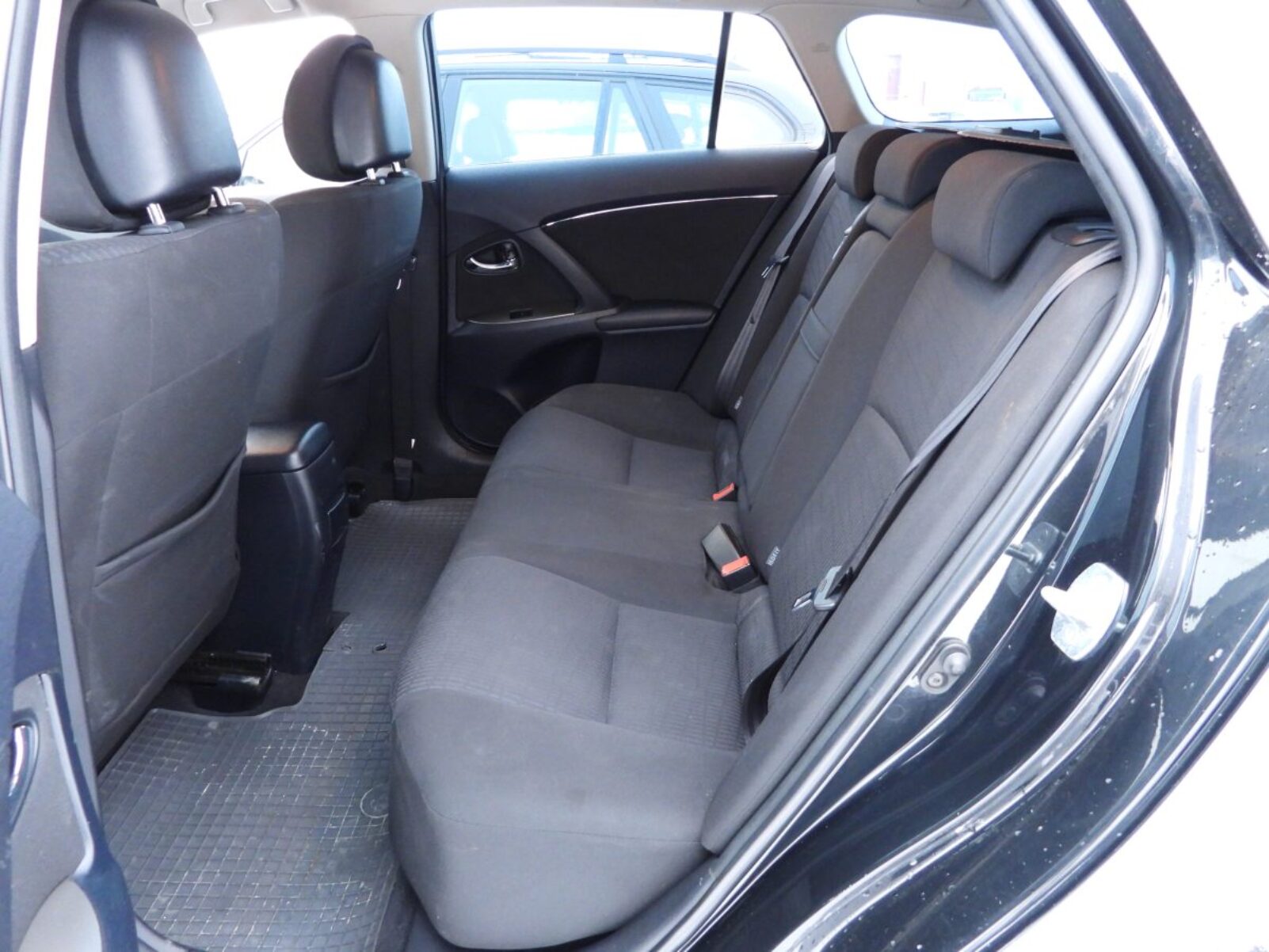 TOYOTA AVENSIS
