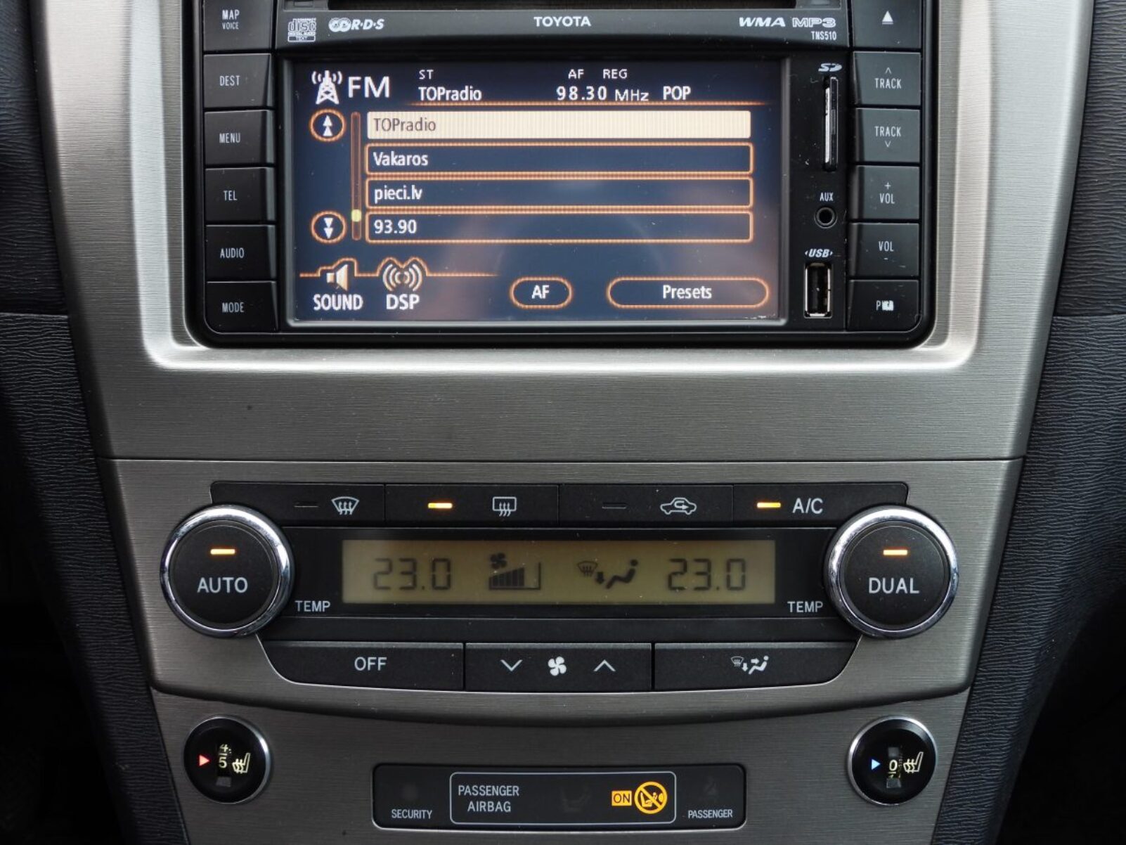 TOYOTA AVENSIS
