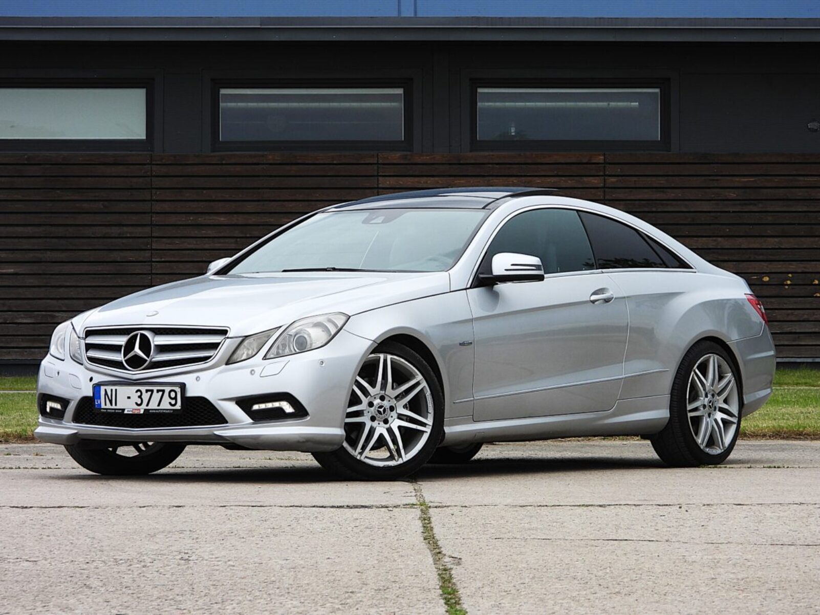 MERCEDES BENZ E350