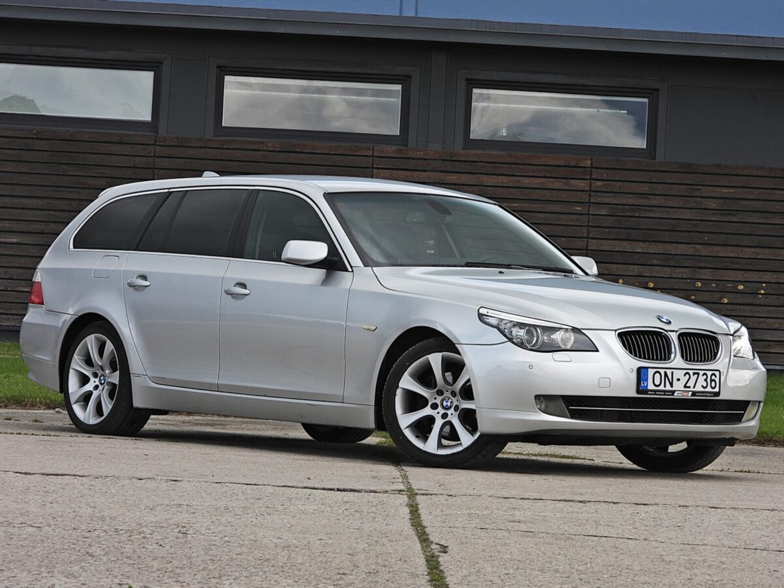 BMW 525