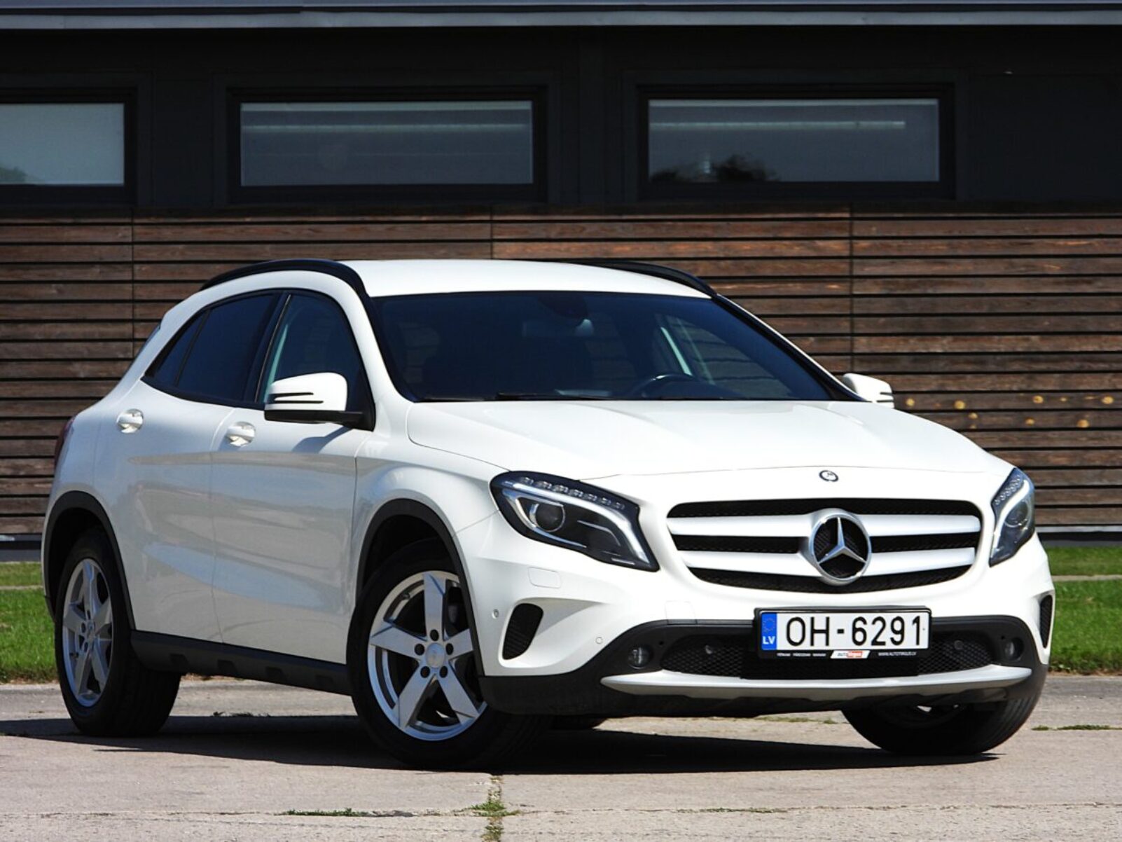 MERCEDES BENZ GLA 200