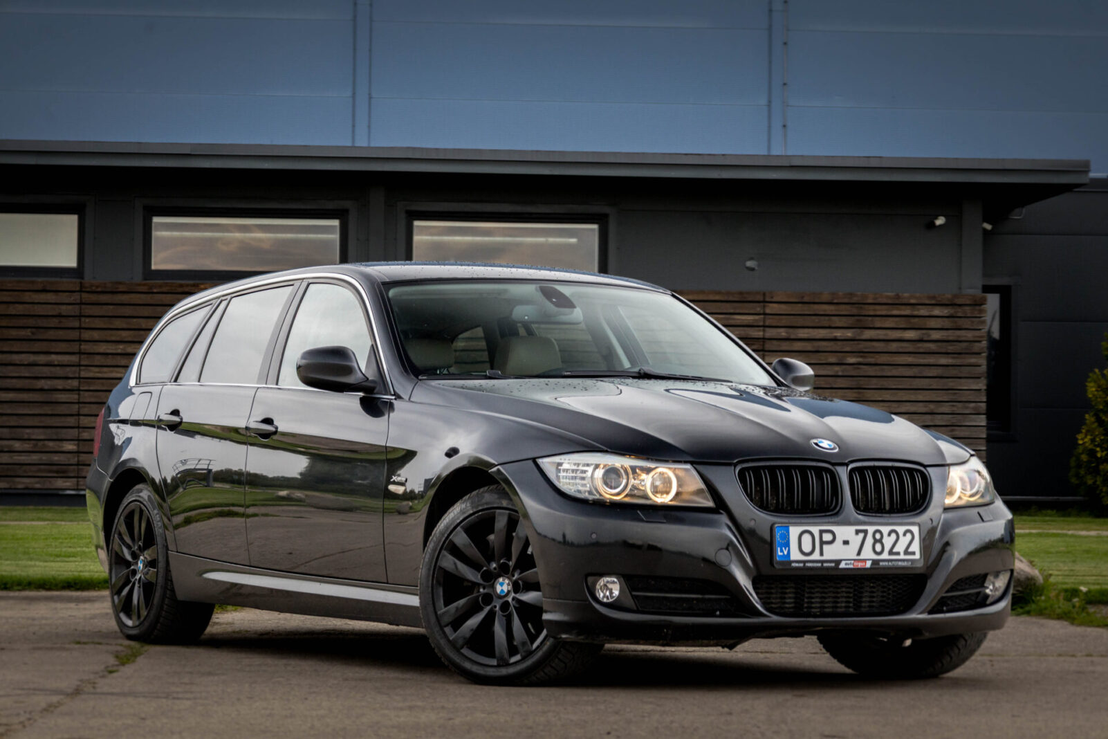 BMW 330