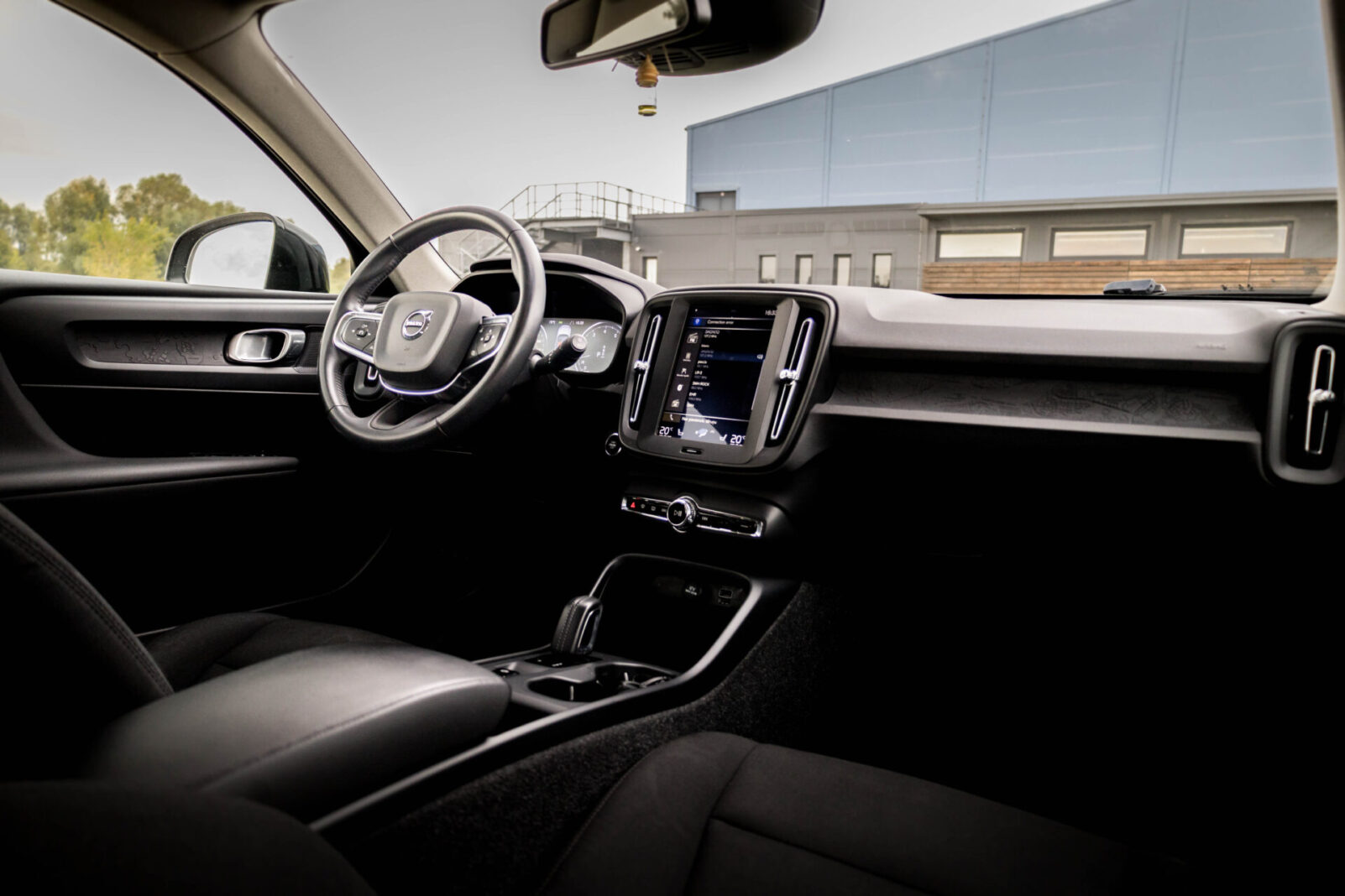 VOLVO XC40