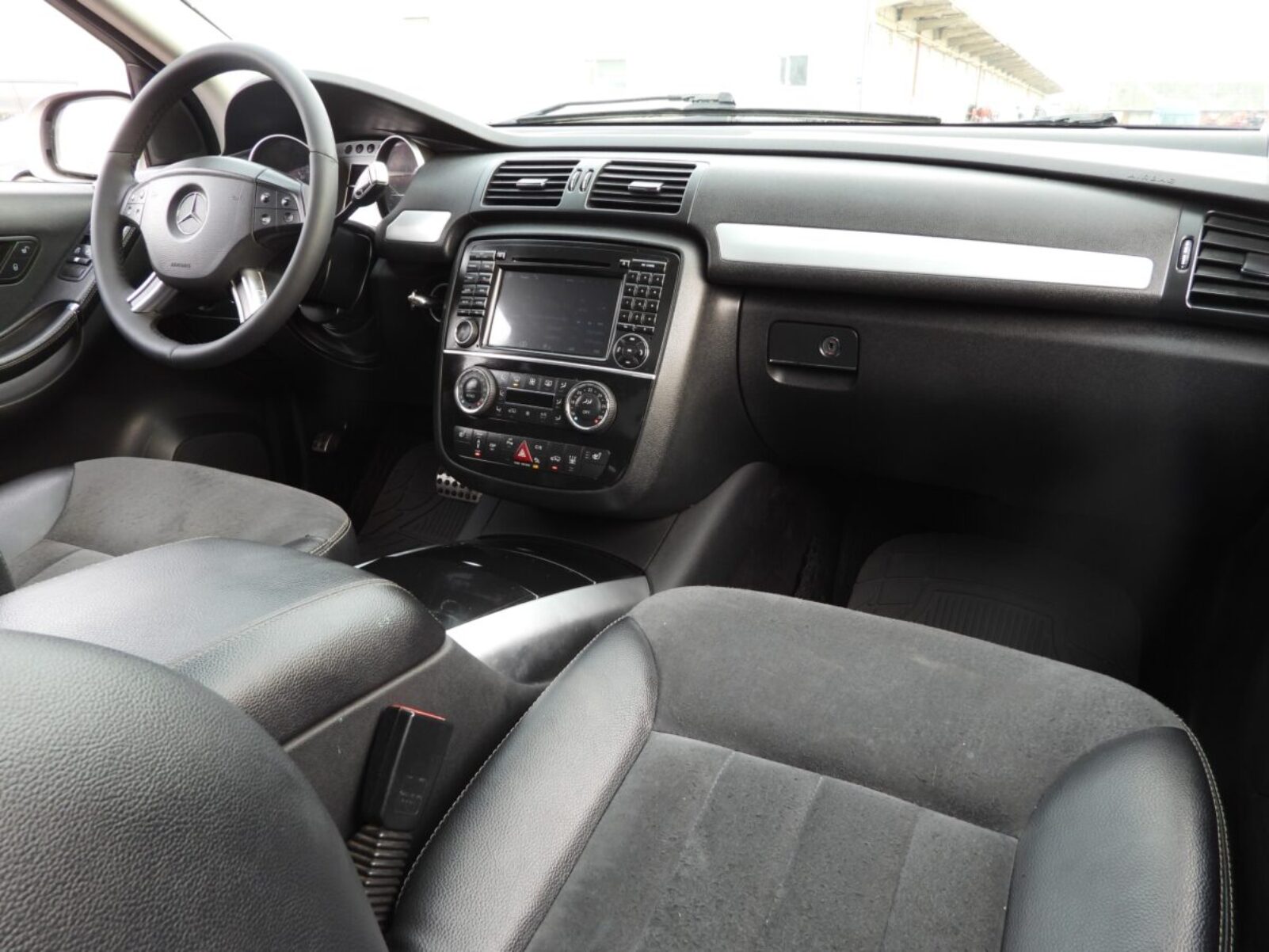 MERCEDES BENZ R320