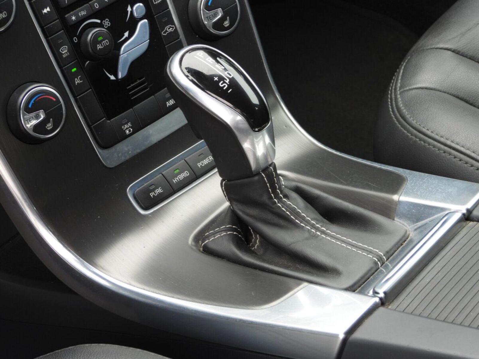 VOLVO V60 PLUG IN HYBRID