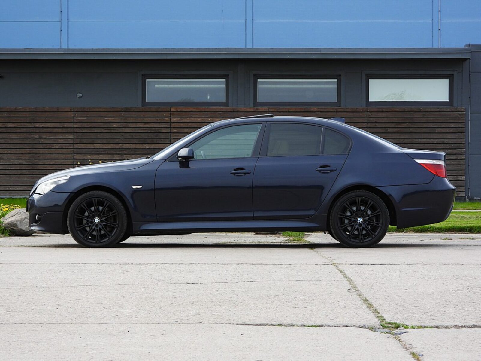 BMW 530