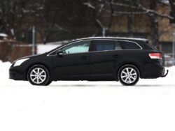TOYOTA AVENSIS