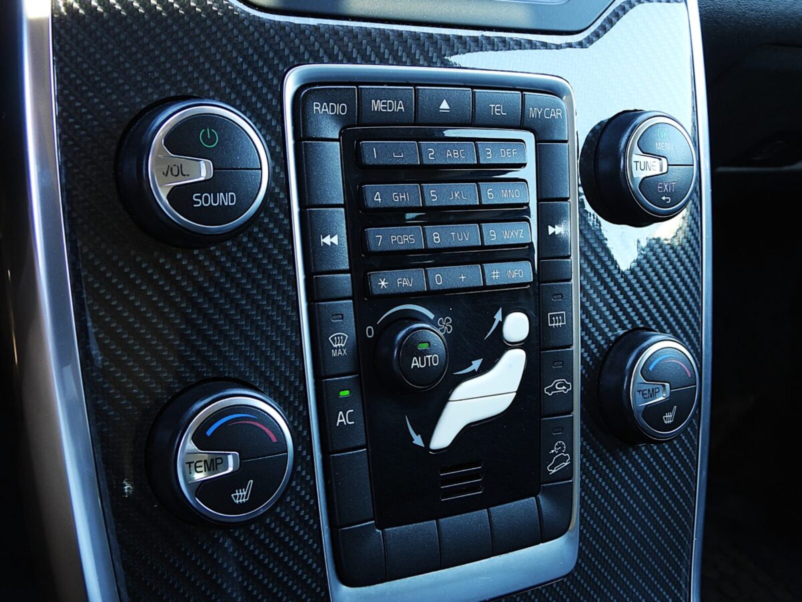 VOLVO XC70