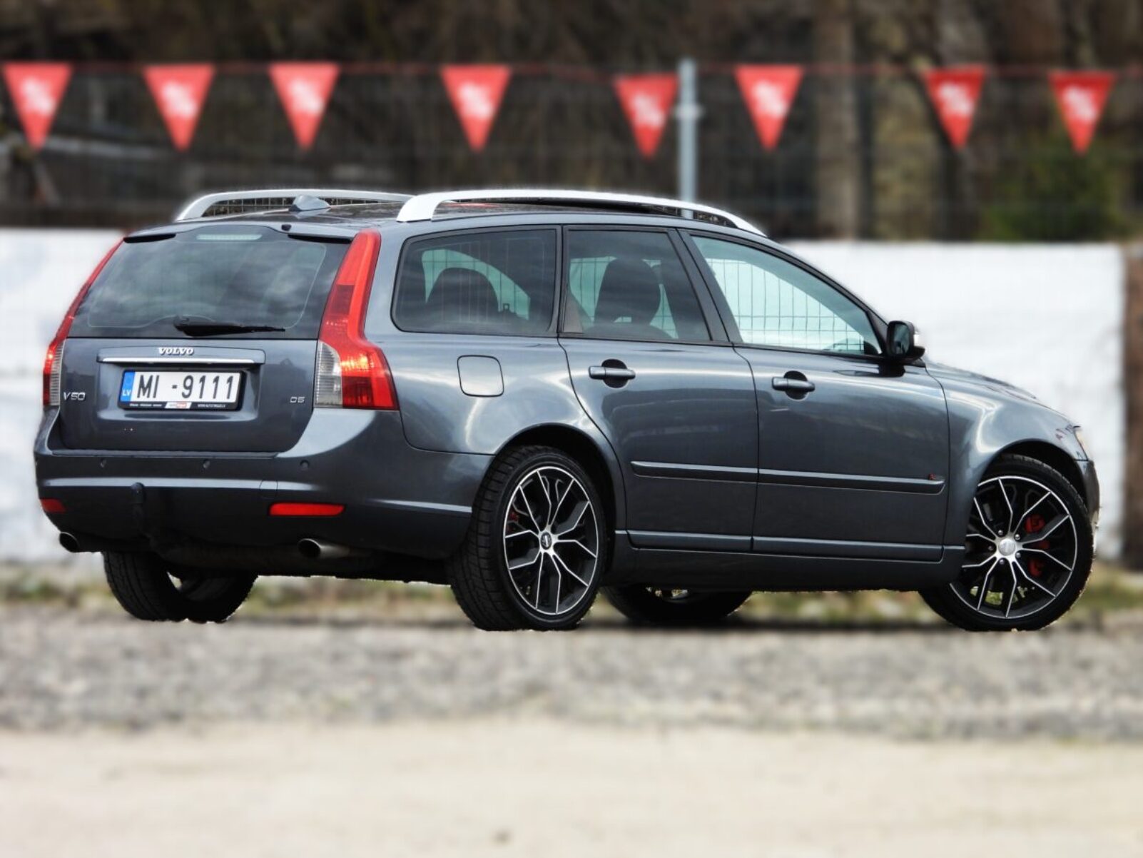 VOLVO V50