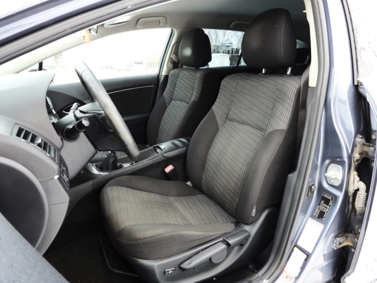 TOYOTA AVENSIS