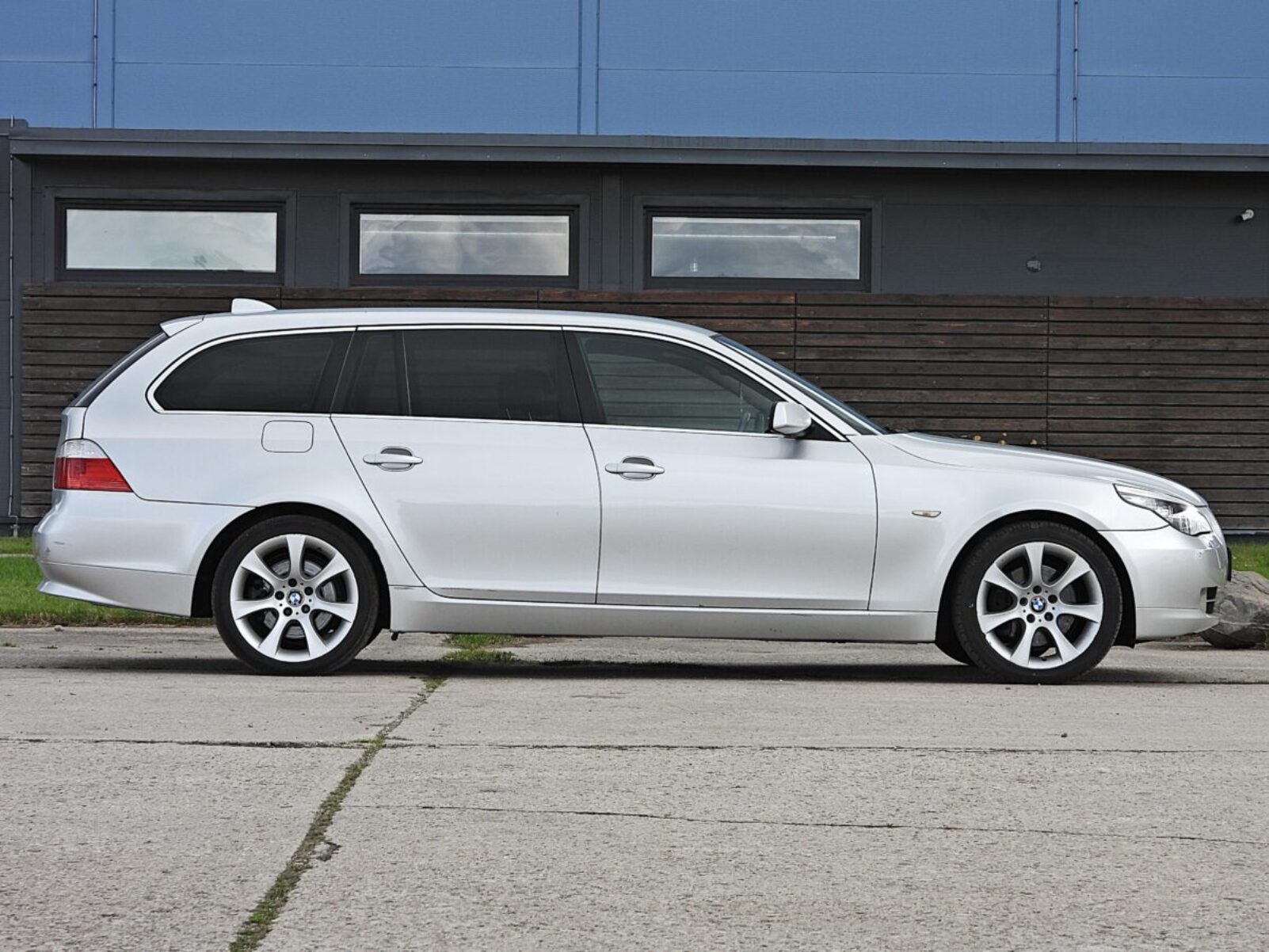BMW 525