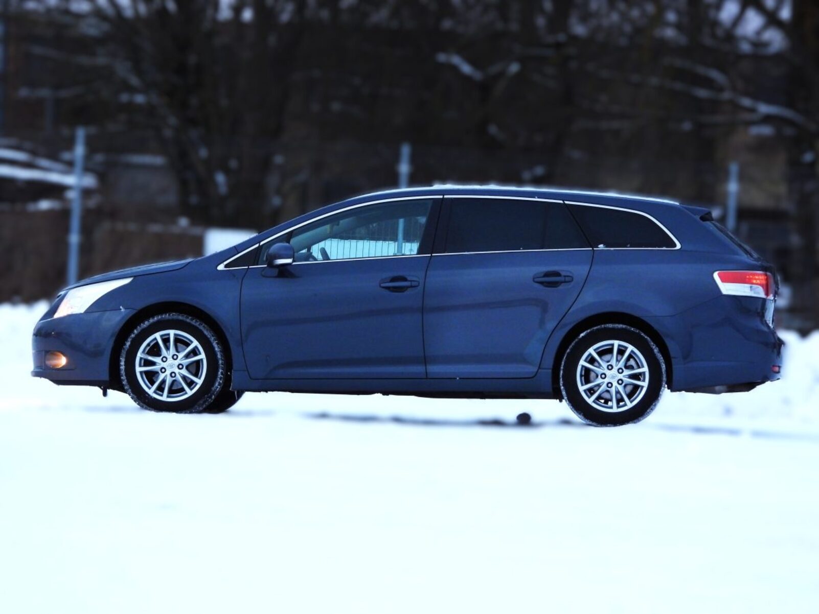 TOYOTA AVENSIS