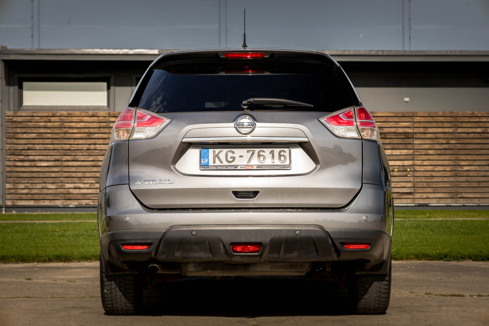 NISSAN X TRAIL