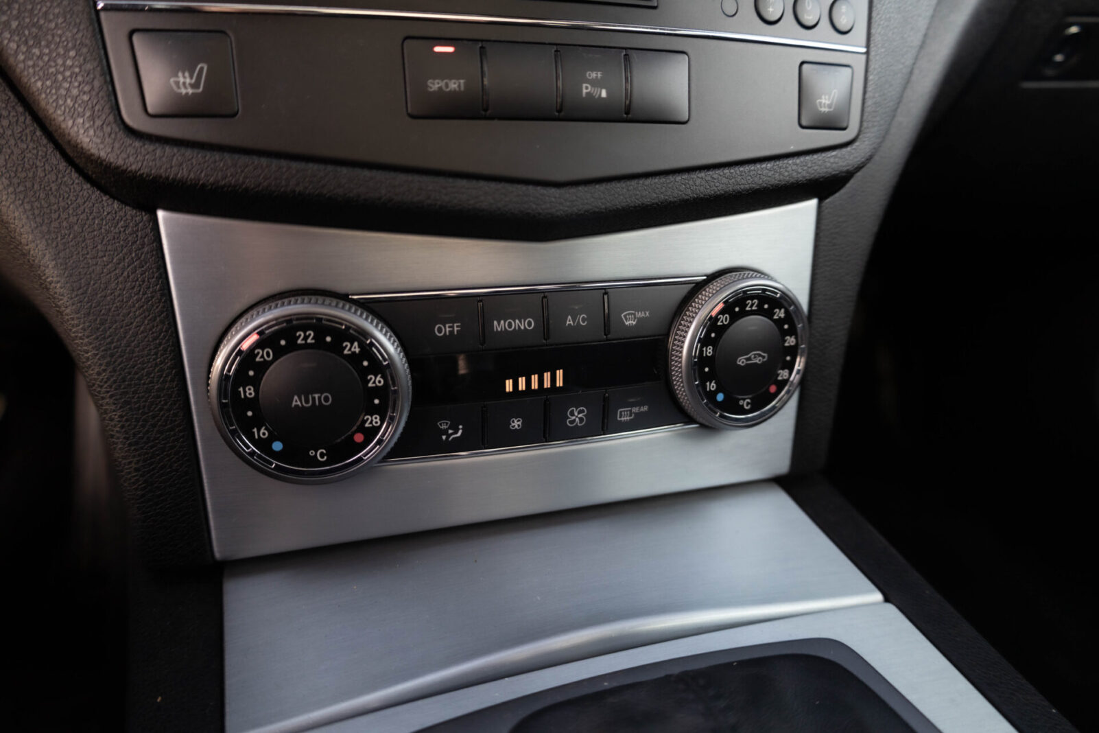 MERCEDES BENZ C320