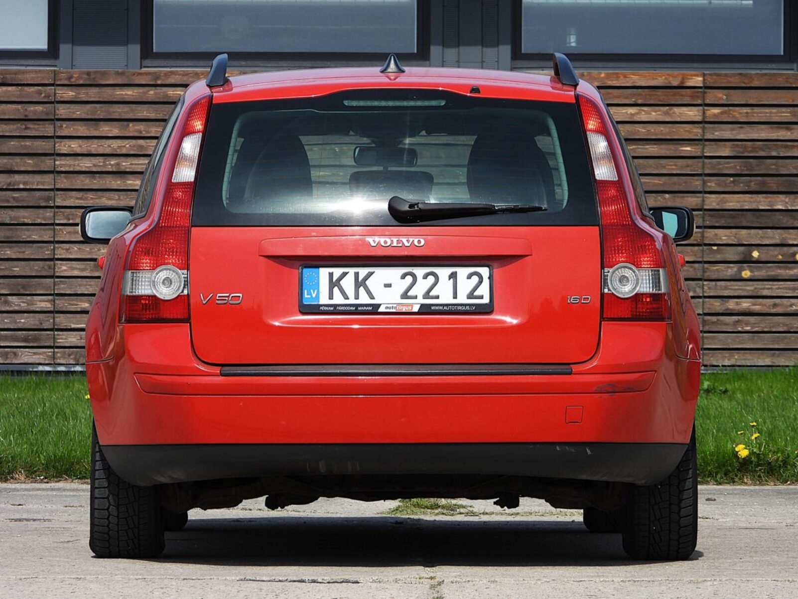 VOLVO V50