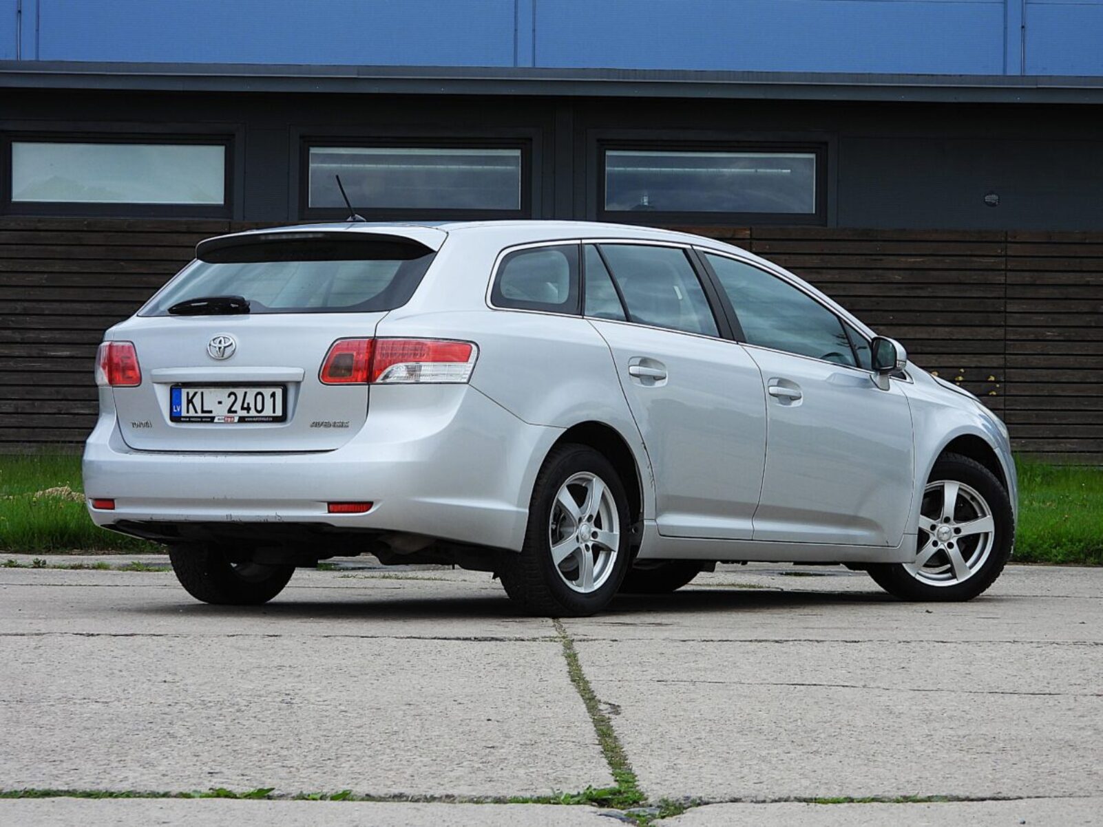 TOYOTA AVENSIS