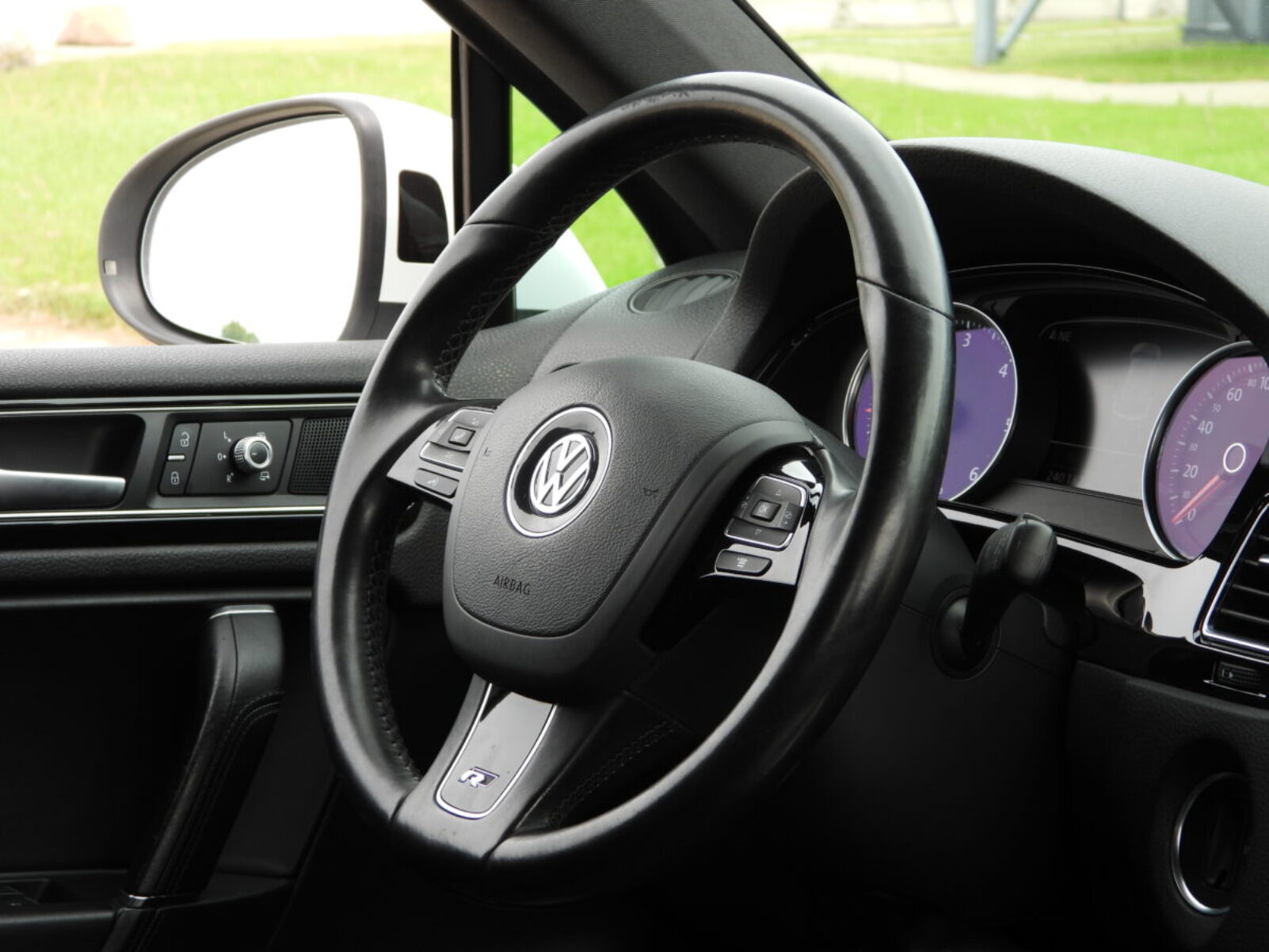 VW TOUAREG R-LINE