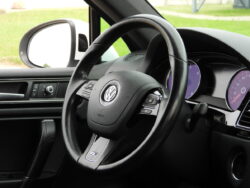VW TOUAREG R-LINE