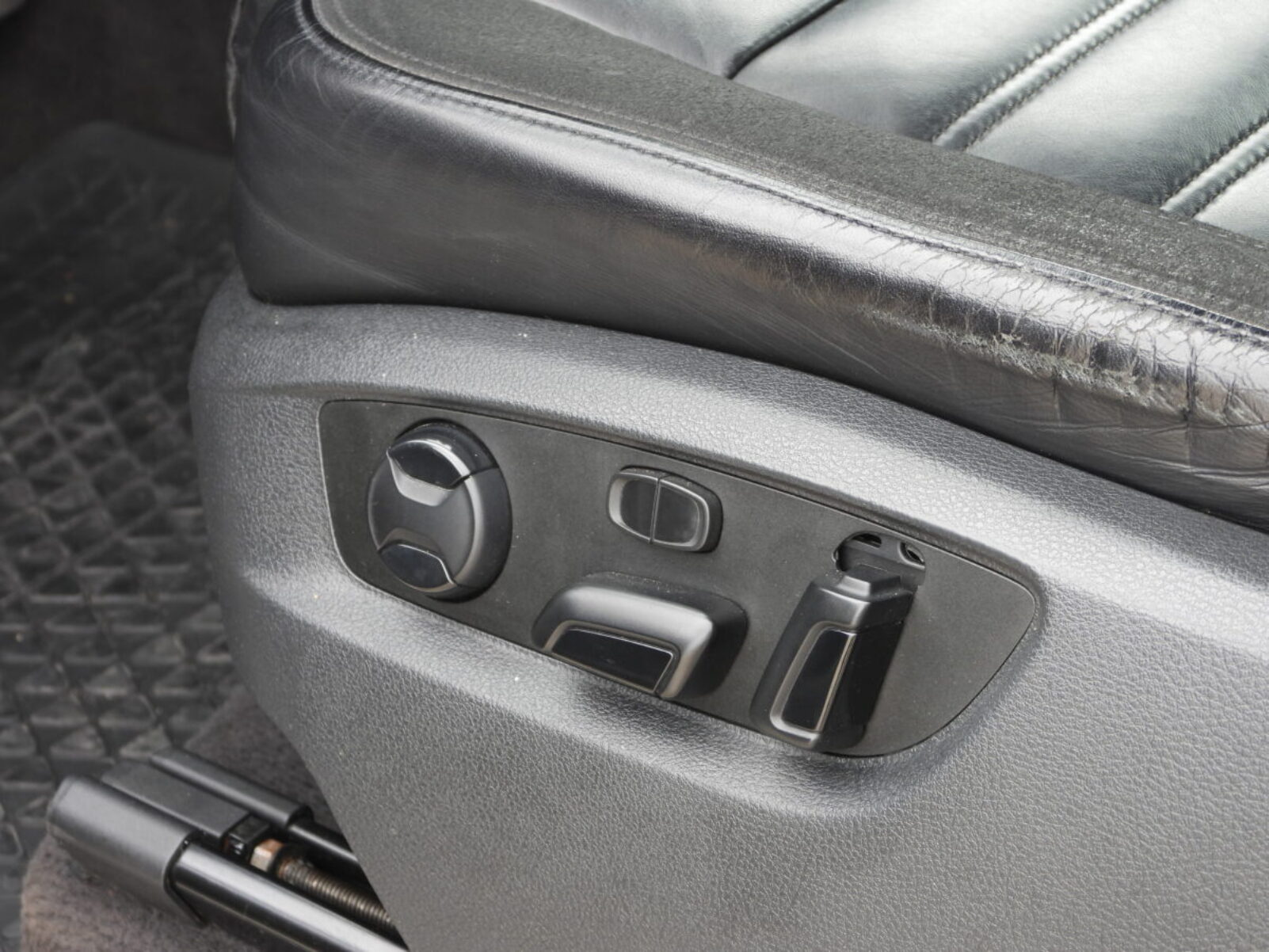 VW TOUAREG R-LINE