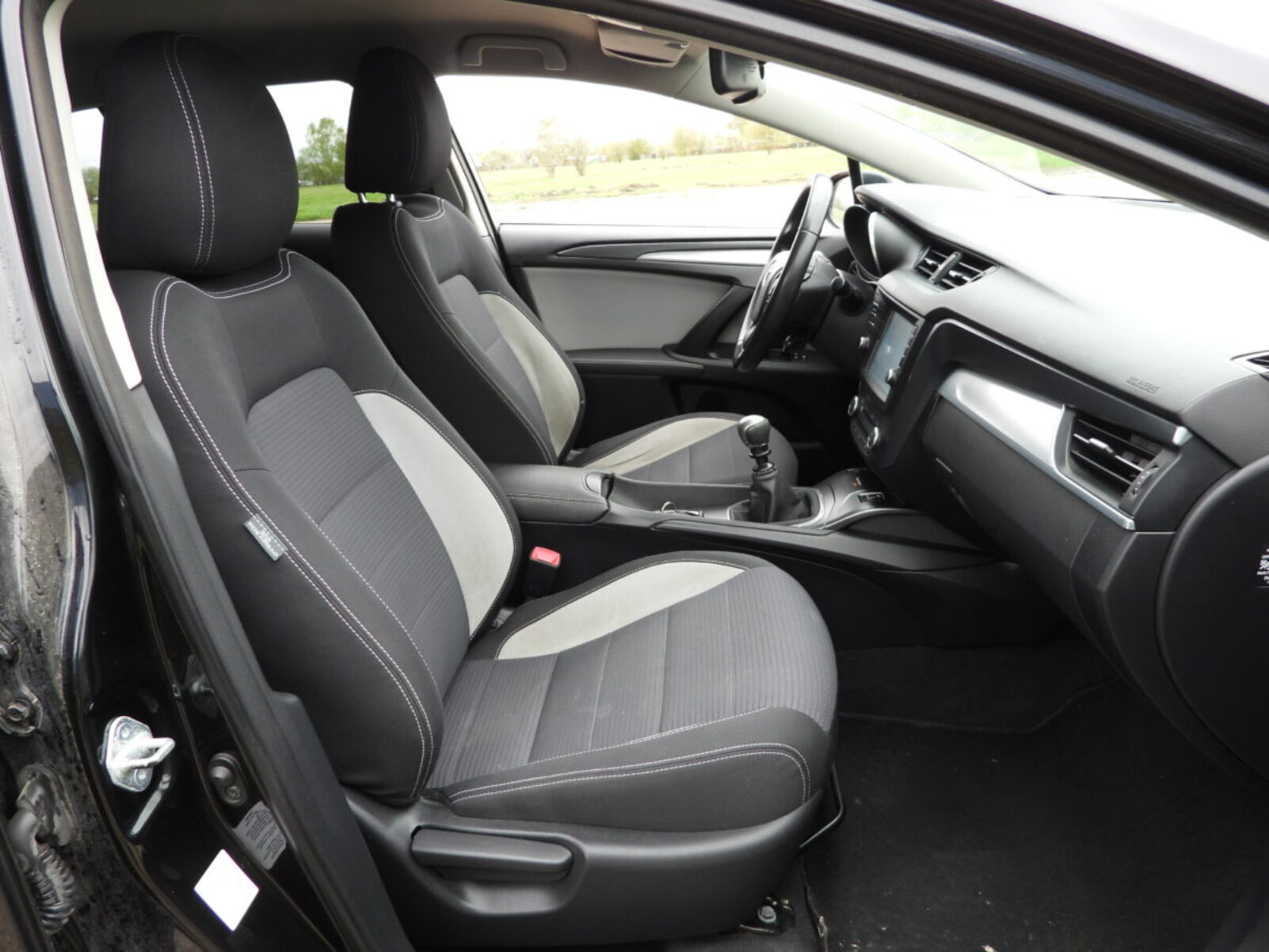 TOYOTA AVENSIS
