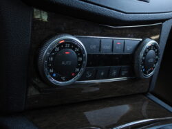 MERCEDES BENZ C220